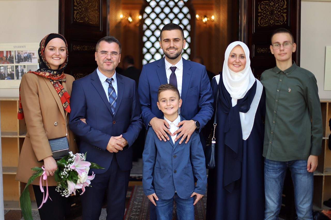Ahmed Alili, sin hafiza Aziza Alilija, novi hafiz Kur'ana Časnog